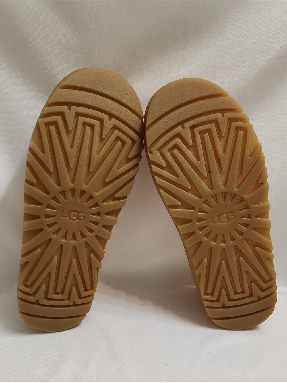 UGG UGGguard 2.0 Protective Shoes (Unisex M Size 9, W Size 10) - Picture 6 of 8